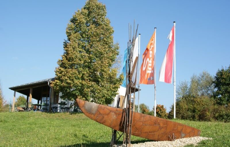 Kunstwerk Boot und Paddel in Dietfurt-Griesstetten